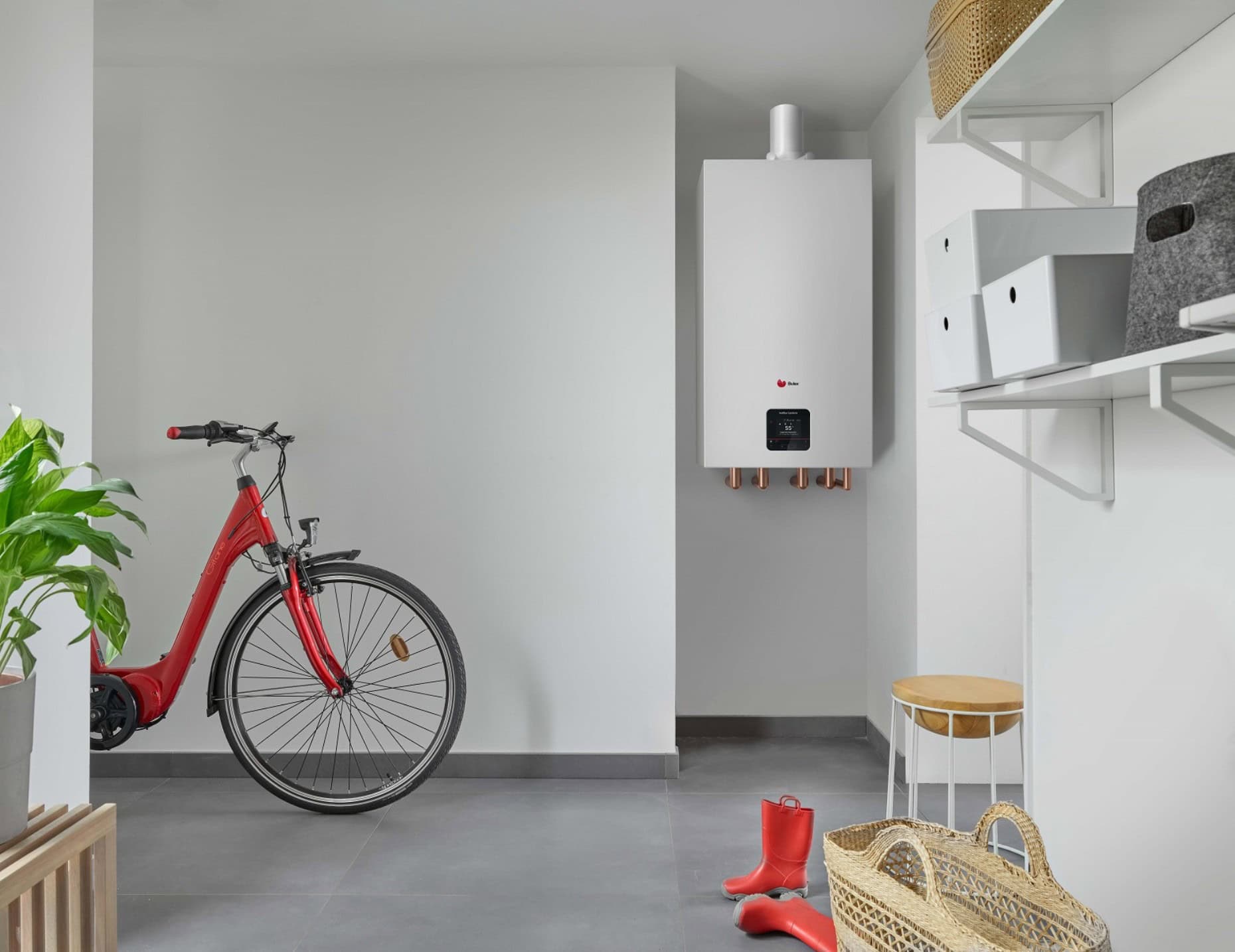 Chaudière à condensation Saunier Duval pour chauffage et eau chaude fiable et efficace.